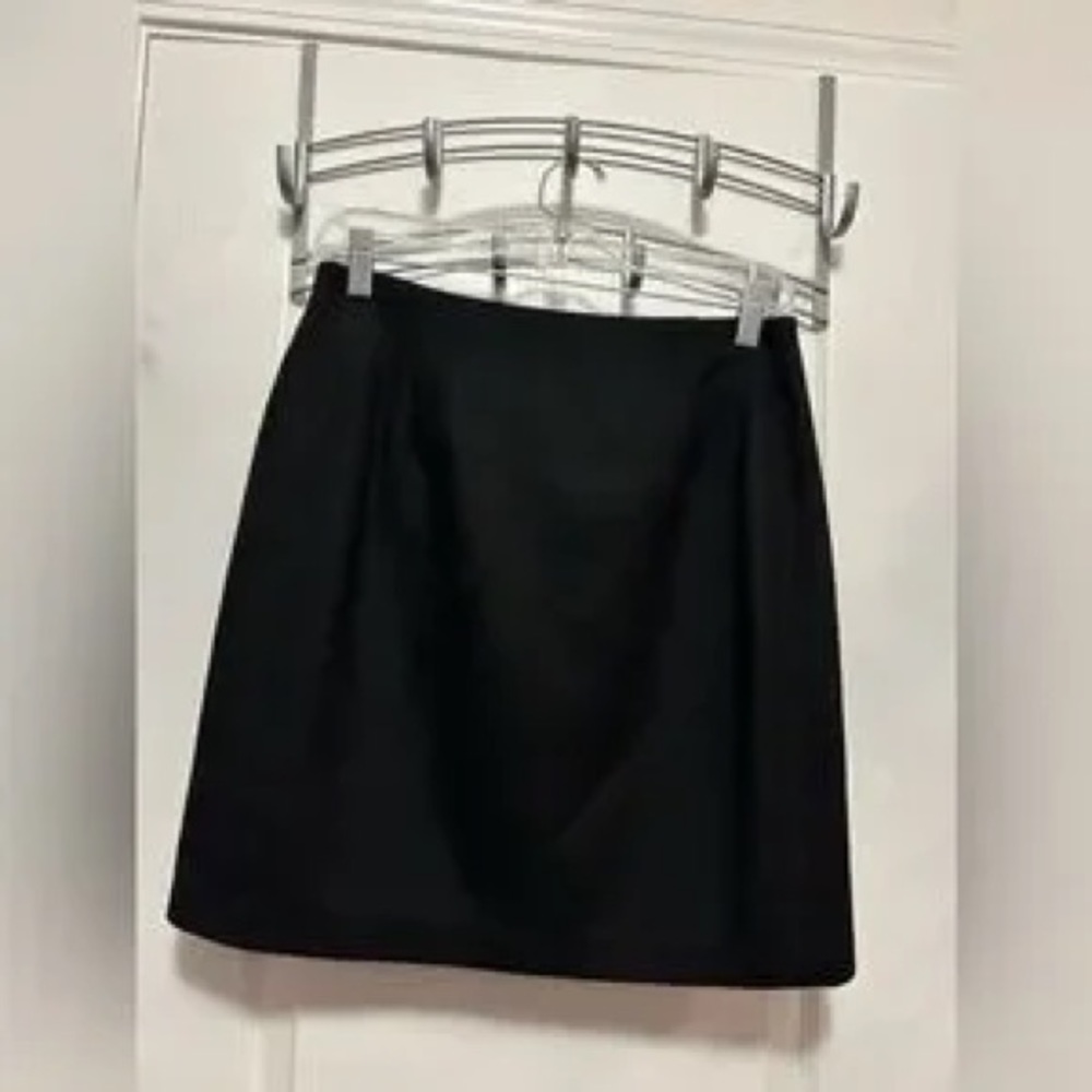 ILYSE HART LTD 100% Pure Wool Vintage Black skirt Women’s Sz 8P great condition